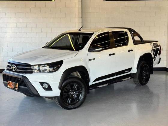 TOYOTA HILUX 2.8 SR CHALLENGE 4X4 CD 16V DIESEL 4P AUTOMÁTICO TOYOTA HILUX 2.8 SR CHALLENGE 4X4 CD 16V DIESEL 4P AUTOMÁTICO